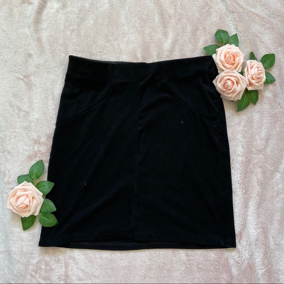 💕 2/$25 Black SWS mini skirt - Picture 1 of 2